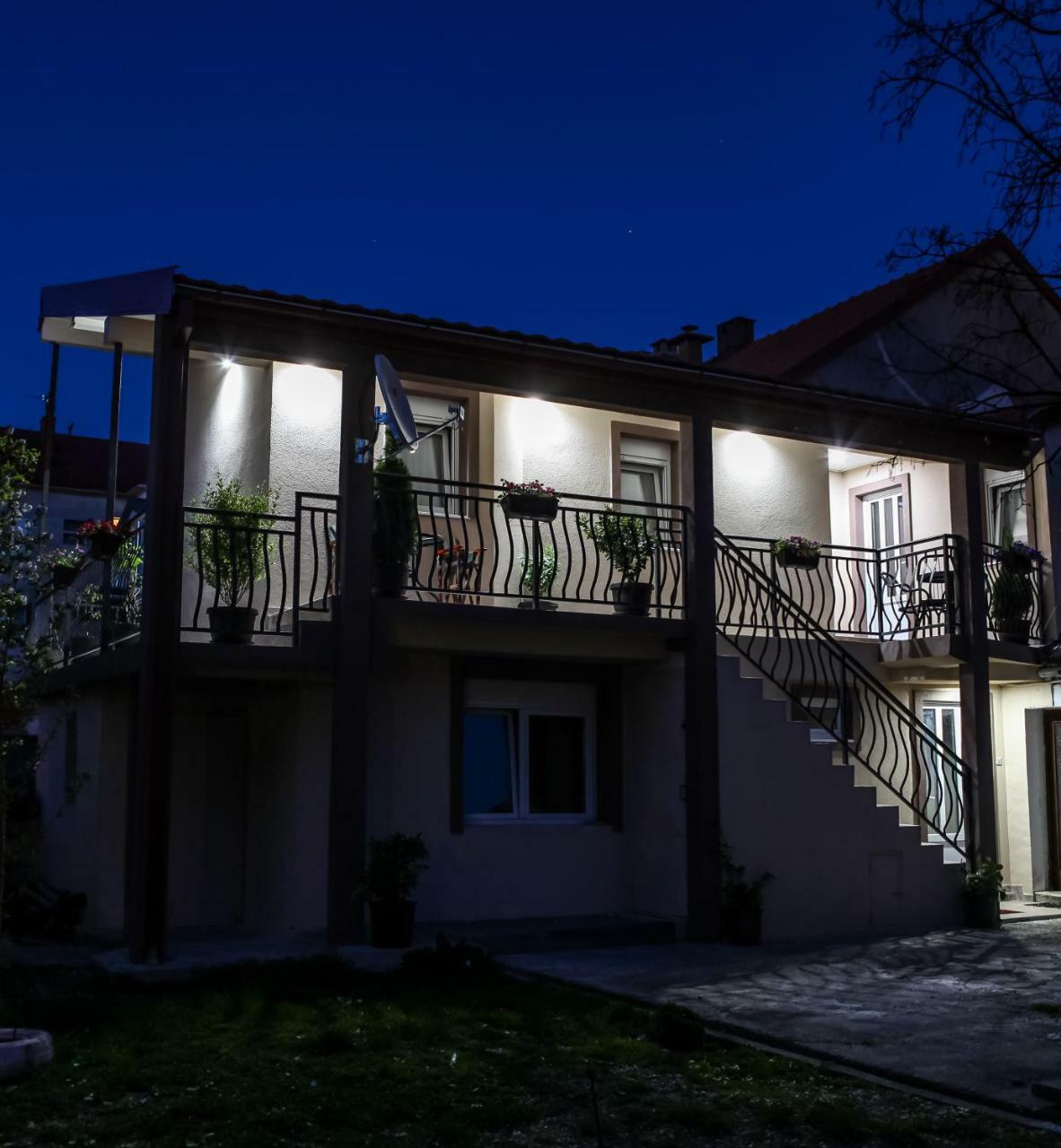 Studio Kaca Cetinje Exteriör bild